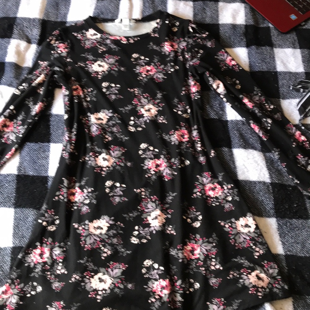 Short dress long sleeve black with flowers